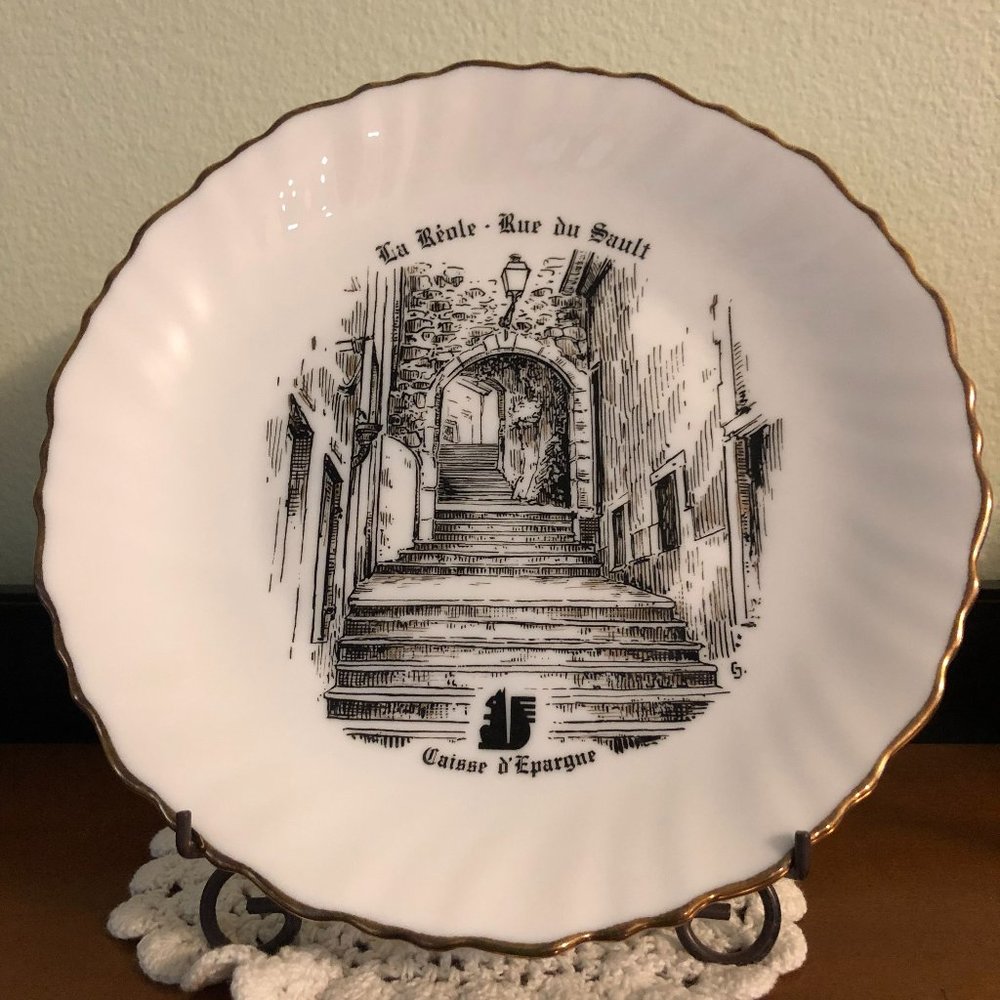 VINTAGE LA RE'ALE RUE DU SAULT CAISSE D'EPARGNE 7.5" PLATE ARCOPAL